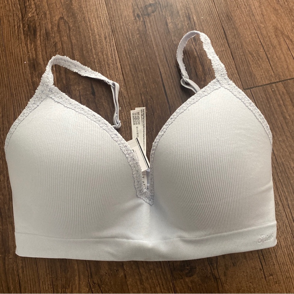 Seamless Lace-Trim Wireless Bralette in White